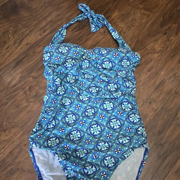 SPANX Love Your ASSETS By Sara Blakey One Piece Swimsuit -size m. - Picture 4 of 13